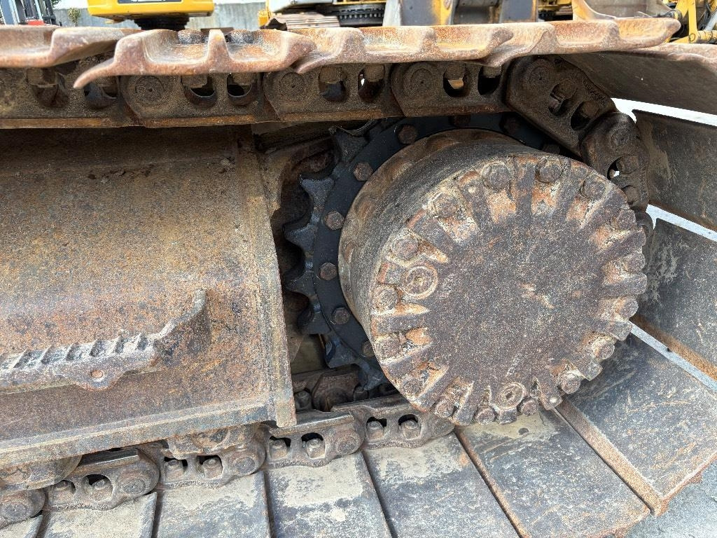 Crawler excavator CAT 320E: picture 9