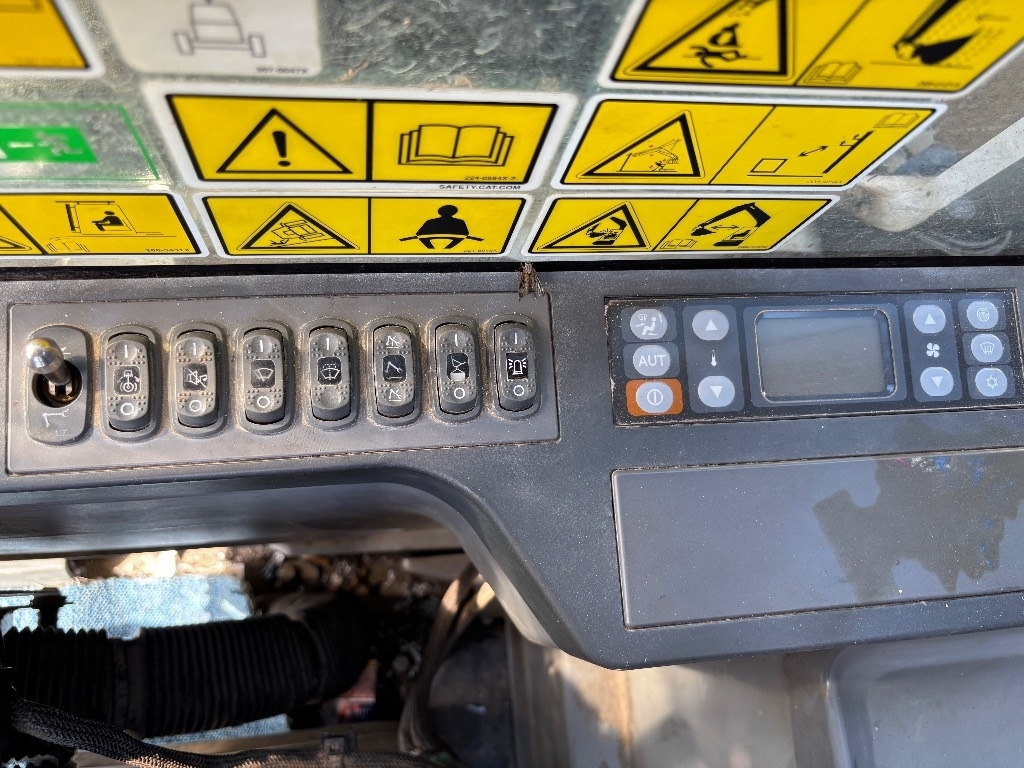 Crawler excavator CAT 320E: picture 29