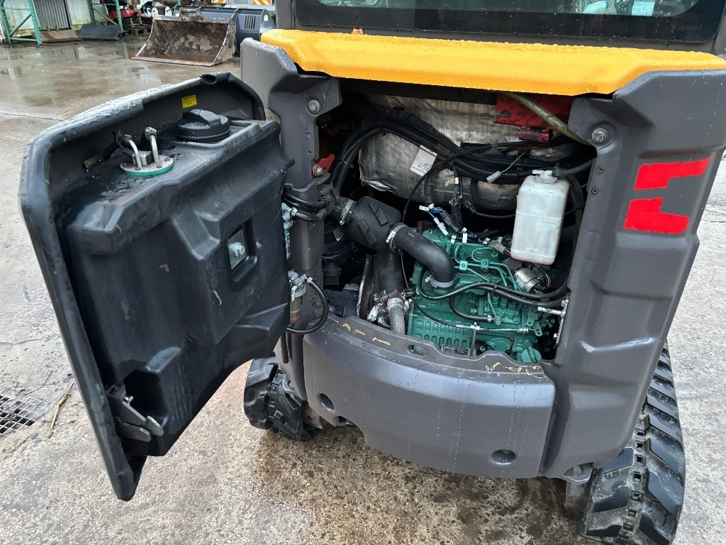 Mini excavator Volvo EC 20 E: picture 12