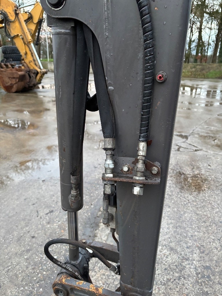 Mini excavator Volvo EC 20 E: picture 10