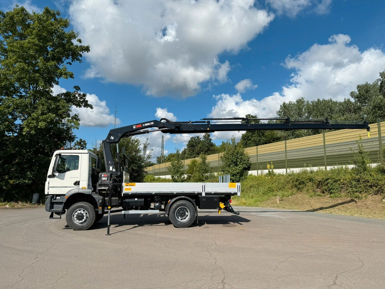 MAN TGM 18.320 4x4 Hiab 228-4 Kran - Crane truck: picture 2 MAN TGM 18.320 4x4 Hiab 228-4 Kran - Crane truck: picture 2