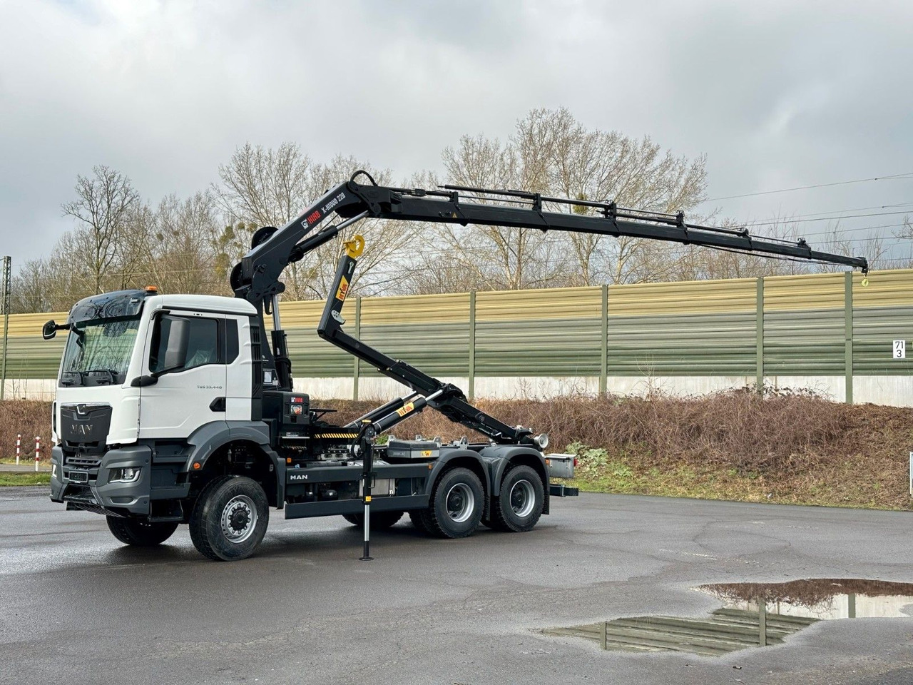 MAN TGS 33.440 6x6 BB Abrollkipper+Kran Hiab 228-6 - Hook lift truck, Crane truck: picture 2 MAN TGS 33.440 6x6 BB Abrollkipper+Kran Hiab 228-6 - Hook lift truck, Crane truck: picture 2
