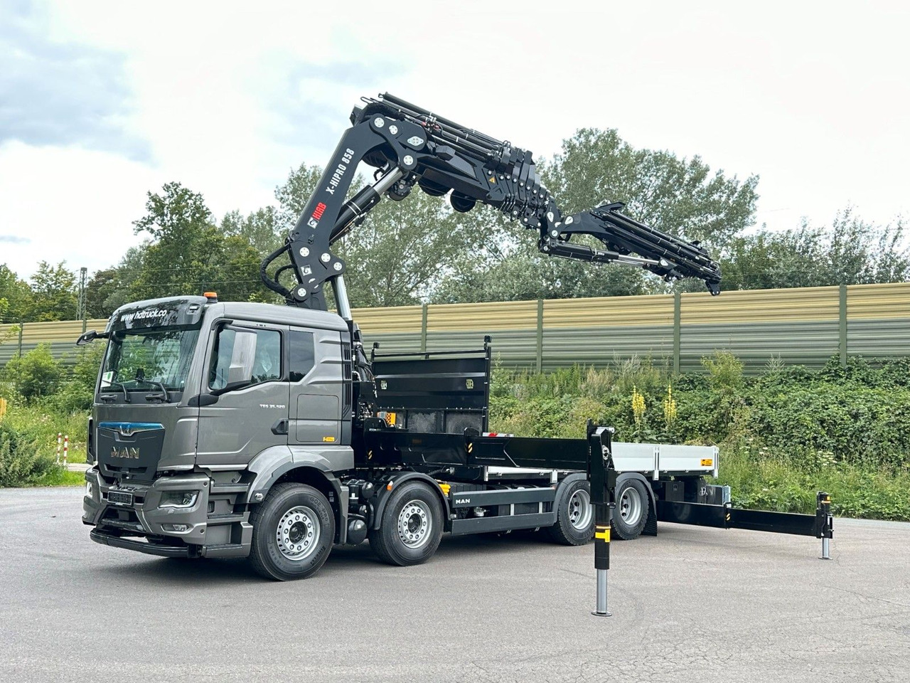 MAN TGS 35.520 8x4 BL HIAB X-HiPro858E-8 & Jib150x-6 - Crane truck: picture 1 MAN TGS 35.520 8x4 BL HIAB X-HiPro858E-8 & Jib150x-6 - Crane truck: picture 1
