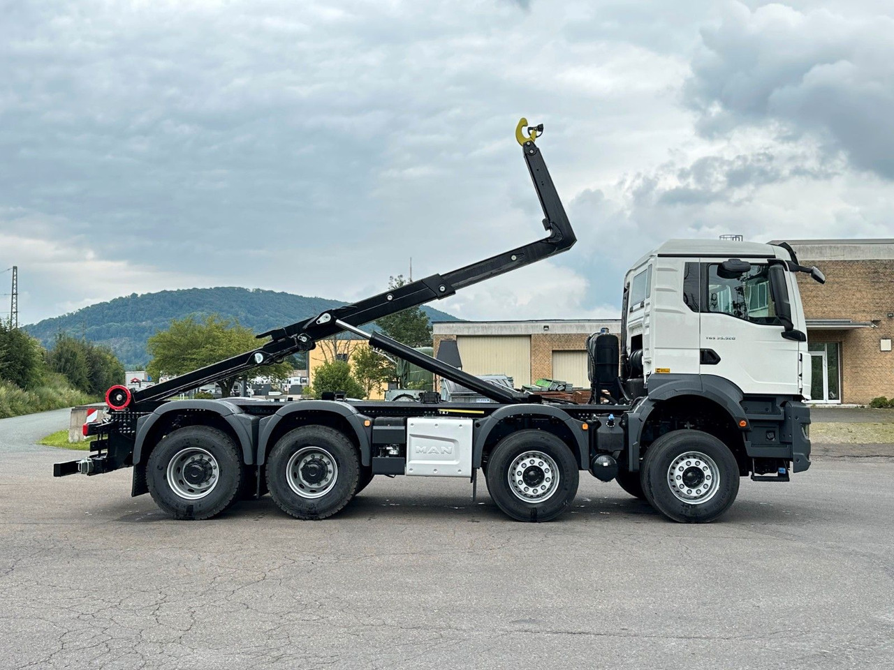 Hook lift truck MAN TGS 35.520 8x4 Euro6e MultiLift 25s59: picture 7
