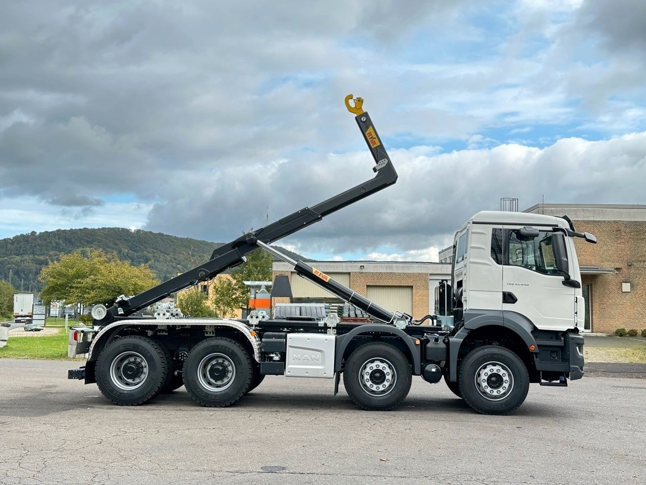 Hook lift truck MAN TGS 41.440 8x4 Euro6e Hyva 26-55 Abrollkipper: picture 14