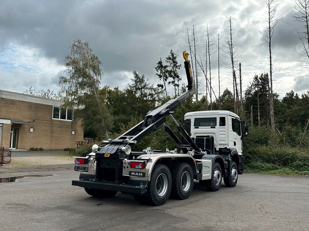 Hook lift truck MAN TGS 41.440 8x4 Euro6e Hyva 26-55 Abrollkipper: picture 12