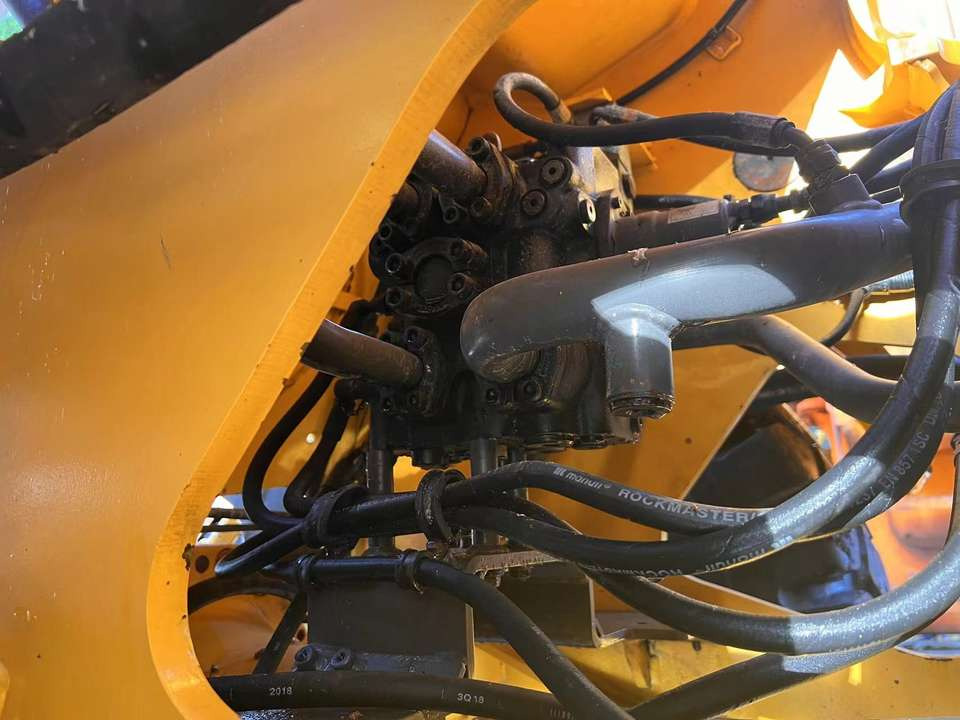 Hot Selling Used Original Sweden Hydraulic Volvo L120GZ Wheel Loader Second Hand Loader Volvo L220G in Good Condition for Sale - Wheel loader: picture 5 Hot Selling Used Original Sweden Hydraulic Volvo L120GZ Wheel Loader Second Hand Loader Volvo L220G in Good Condition for Sale - Wheel loader: picture 5