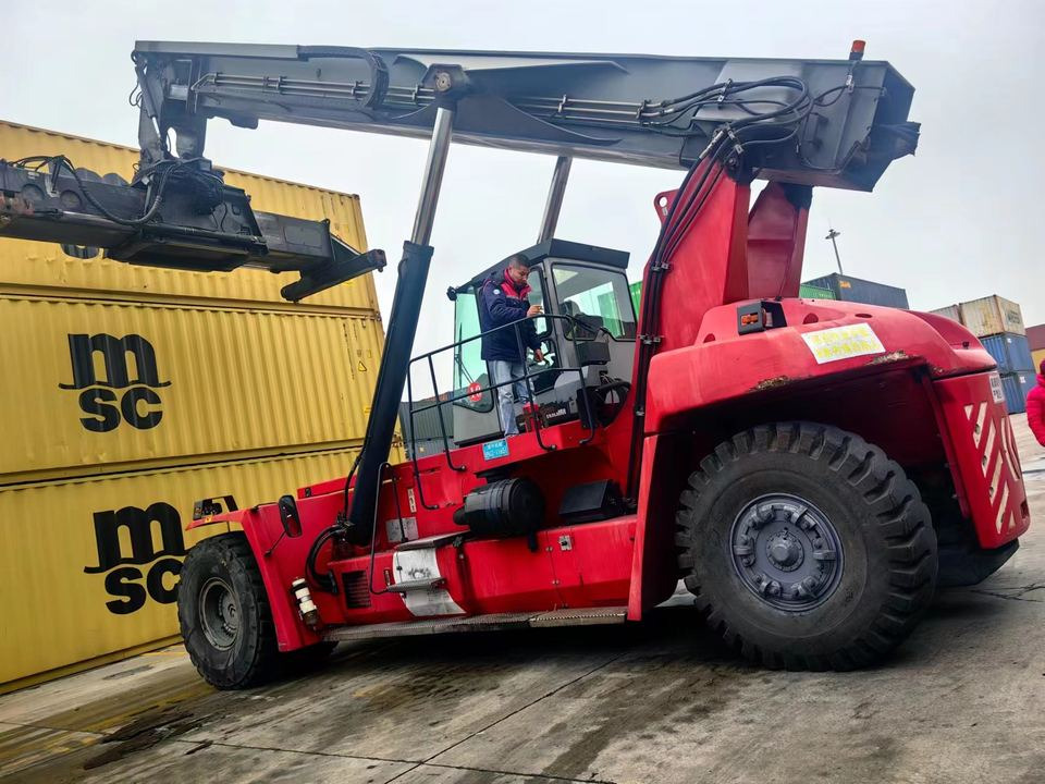 Kalmar DRF450 Sweden Kalmar Used 45 Ton Reach Stacker for Containers to Popularly Sell - Reach stacker: picture 5 Kalmar DRF450 Sweden Kalmar Used 45 Ton Reach Stacker for Containers to Popularly Sell - Reach stacker: picture 5