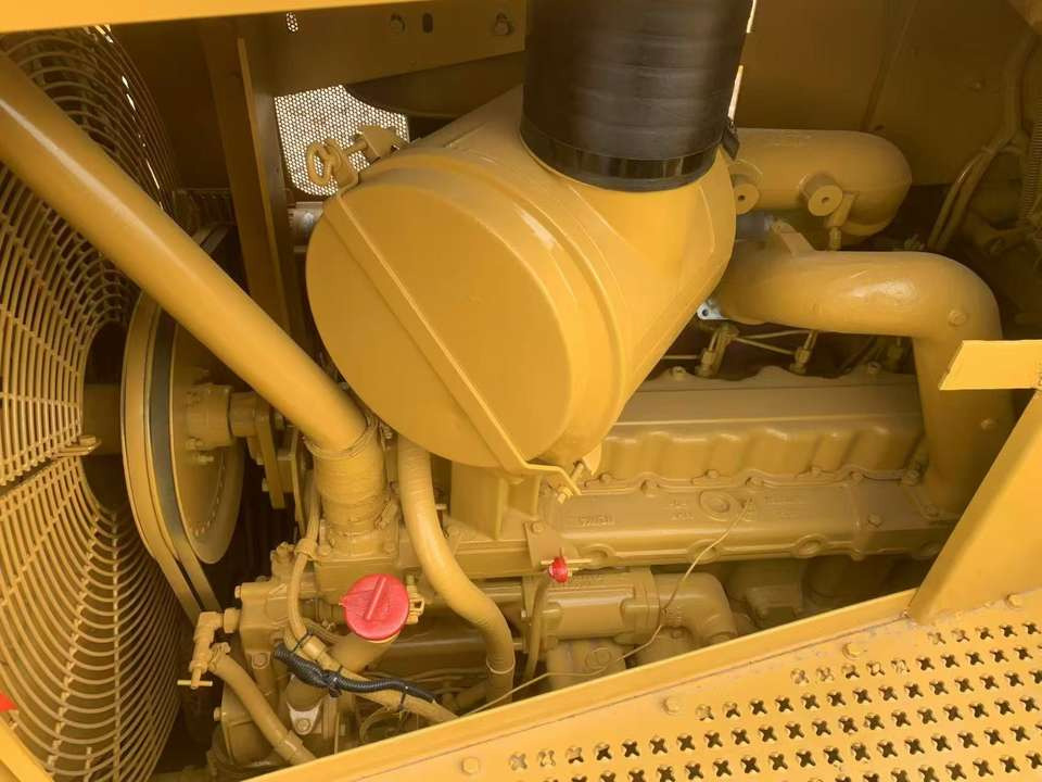 Used Machinery Caterpillar CAT D8R Bulldozer With Ripper Construction & Building Machinery Second Hand - Bulldozer: picture 4 Used Machinery Caterpillar CAT D8R Bulldozer With Ripper Construction & Building Machinery Second Hand - Bulldozer: picture 4