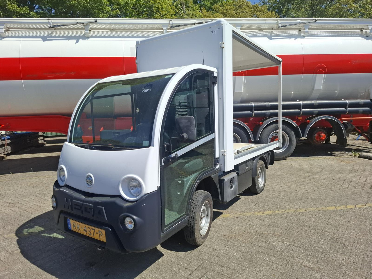 Aixam Mega E-Worker Elektrische Bakwagen RK-437-P - Golf cart: picture 1 Aixam Mega E-Worker Elektrische Bakwagen RK-437-P - Golf cart: picture 1