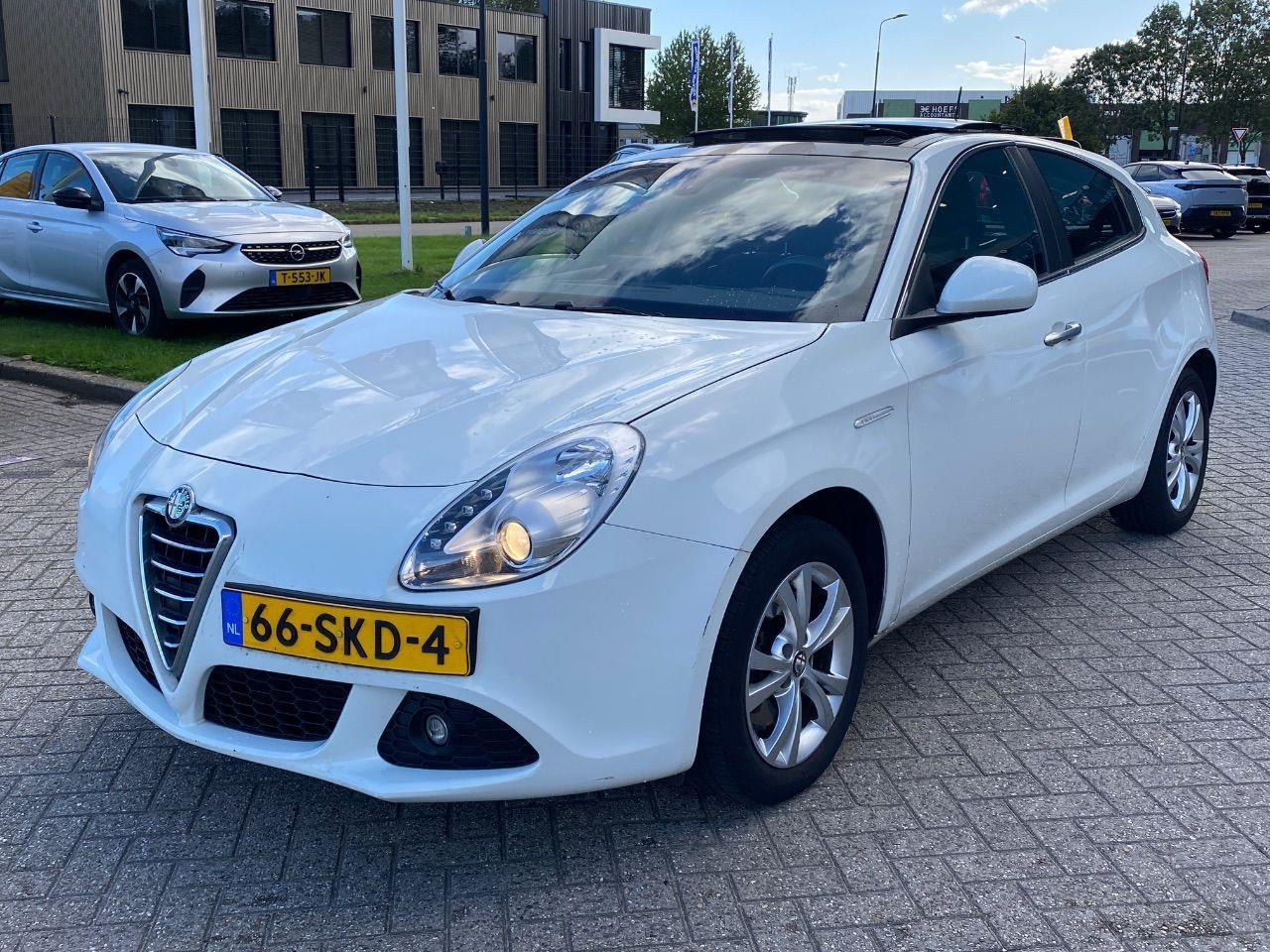 Alfa Romeo Giulietta 1.4 T Distinctive | 2011 | 200.056 km | 66SKD4 | NAP: Logisch - Hatchback: picture 1 Alfa Romeo Giulietta 1.4 T Distinctive | 2011 | 200.056 km | 66SKD4 | NAP: Logisch - Hatchback: picture 1