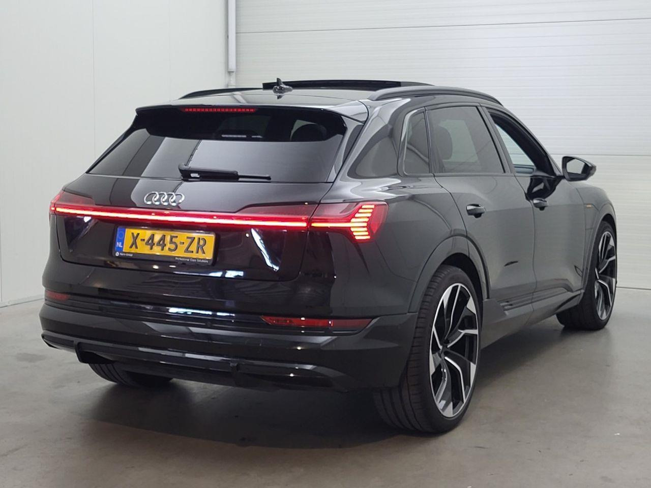 Audi e - tron 50 quattro edition 71 kWh | 2020 | 121.330 km | X445ZR | NAP: Geen oordeel - Car: picture 4 Audi e - tron 50 quattro edition 71 kWh | 2020 | 121.330 km | X445ZR | NAP: Geen oordeel - Car: picture 4