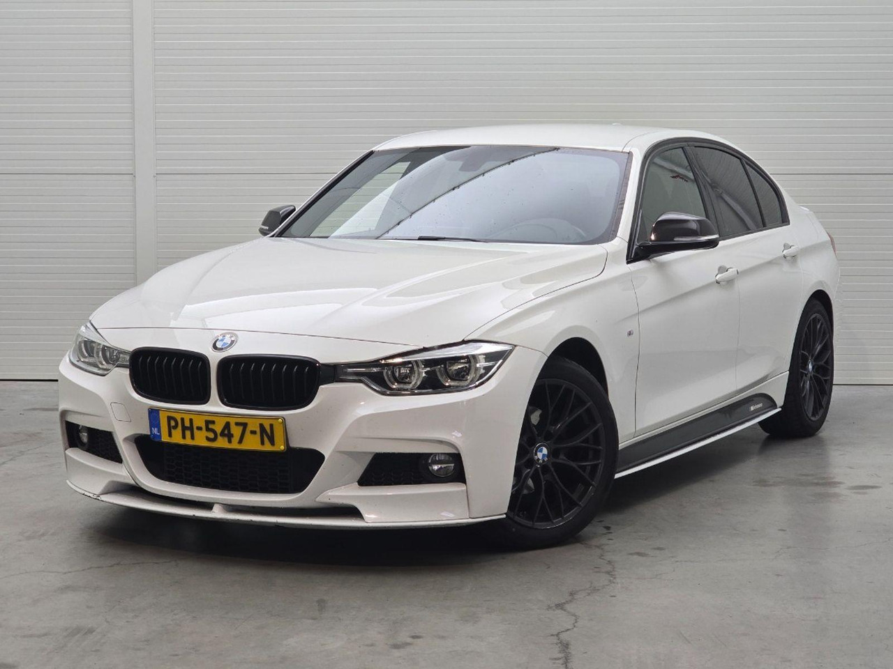 BMW 3-serie 318i High Executive | 2017 | 132.699 km | PH547N | NAP: Logisch - Sedan: picture 1 BMW 3-serie 318i High Executive | 2017 | 132.699 km | PH547N | NAP: Logisch - Sedan: picture 1