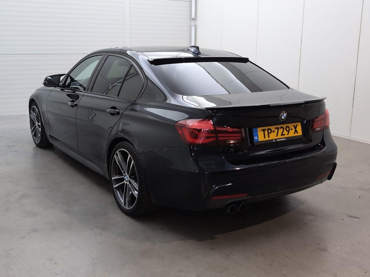 BMW 3-serie 330i Edition M Sport Shadow High Executive | 2018 | 184.569 km | Automaat | TP729X | NAP: Logisch - Sedan: picture 3 BMW 3-serie 330i Edition M Sport Shadow High Executive | 2018 | 184.569 km | Automaat | TP729X | NAP: Logisch - Sedan: picture 3