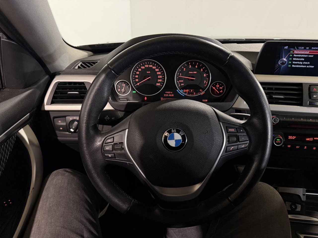 BMW | 4-serie Coupé | 420i Executive Automaat | 2015 | 213.401 km | 2ZGG53 | Logisch - Car: picture 3 BMW | 4-serie Coupé | 420i Executive Automaat | 2015 | 213.401 km | 2ZGG53 | Logisch - Car: picture 3