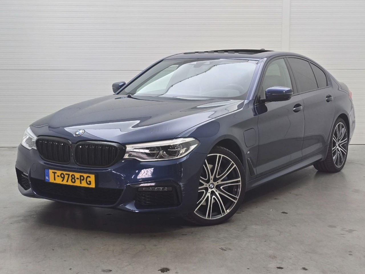 BMW 5-serie 530e iPerformance High Executive | 2020 | 84.303 km | Automaat | T978PG | NAP: Geen oordeel - Sedan: picture 1 BMW 5-serie 530e iPerformance High Executive | 2020 | 84.303 km | Automaat | T978PG | NAP: Geen oordeel - Sedan: picture 1