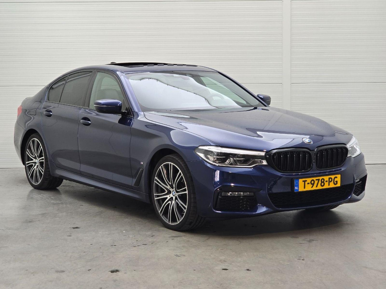 BMW 5-serie 530e iPerformance High Executive | 2020 | 84.303 km | Automaat | T978PG | NAP: Geen oordeel - Sedan: picture 2 BMW 5-serie 530e iPerformance High Executive | 2020 | 84.303 km | Automaat | T978PG | NAP: Geen oordeel - Sedan: picture 2