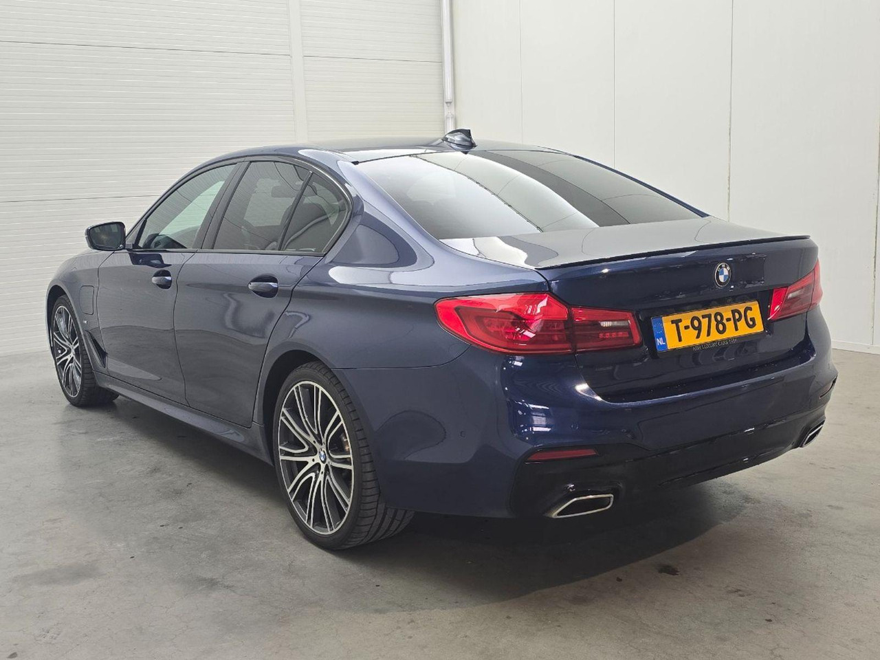 BMW 5-serie 530e iPerformance High Executive | 2020 | 84.303 km | Automaat | T978PG | NAP: Geen oordeel - Sedan: picture 3 BMW 5-serie 530e iPerformance High Executive | 2020 | 84.303 km | Automaat | T978PG | NAP: Geen oordeel - Sedan: picture 3