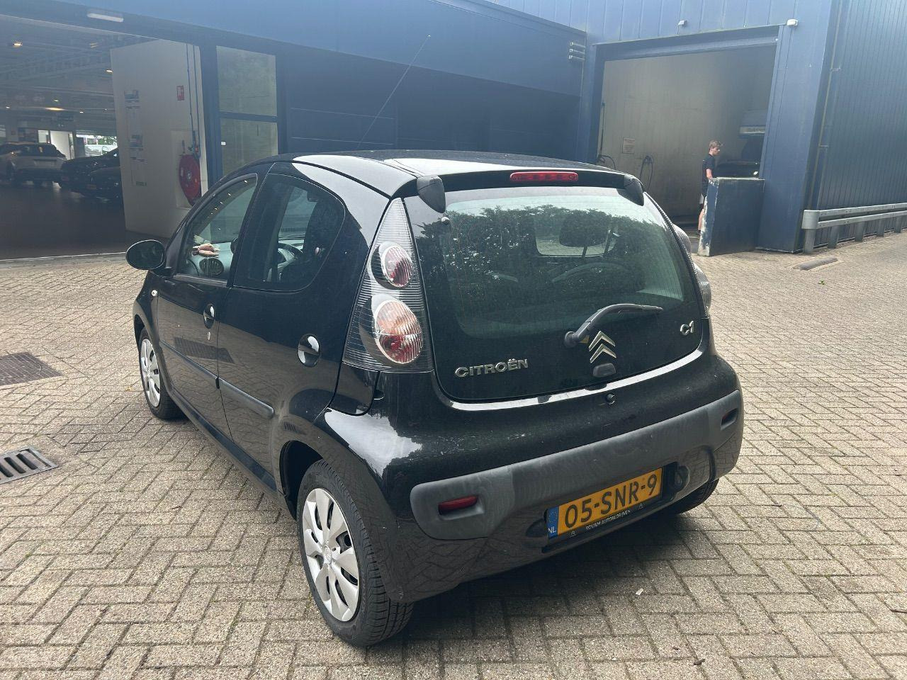 Citroen C1 1.0 - 12V Selection | 2011 | 196.460 km | 05SNR9 | NAP: Logisch - Car: picture 3 Citroen C1 1.0 - 12V Selection | 2011 | 196.460 km | 05SNR9 | NAP: Logisch - Car: picture 3