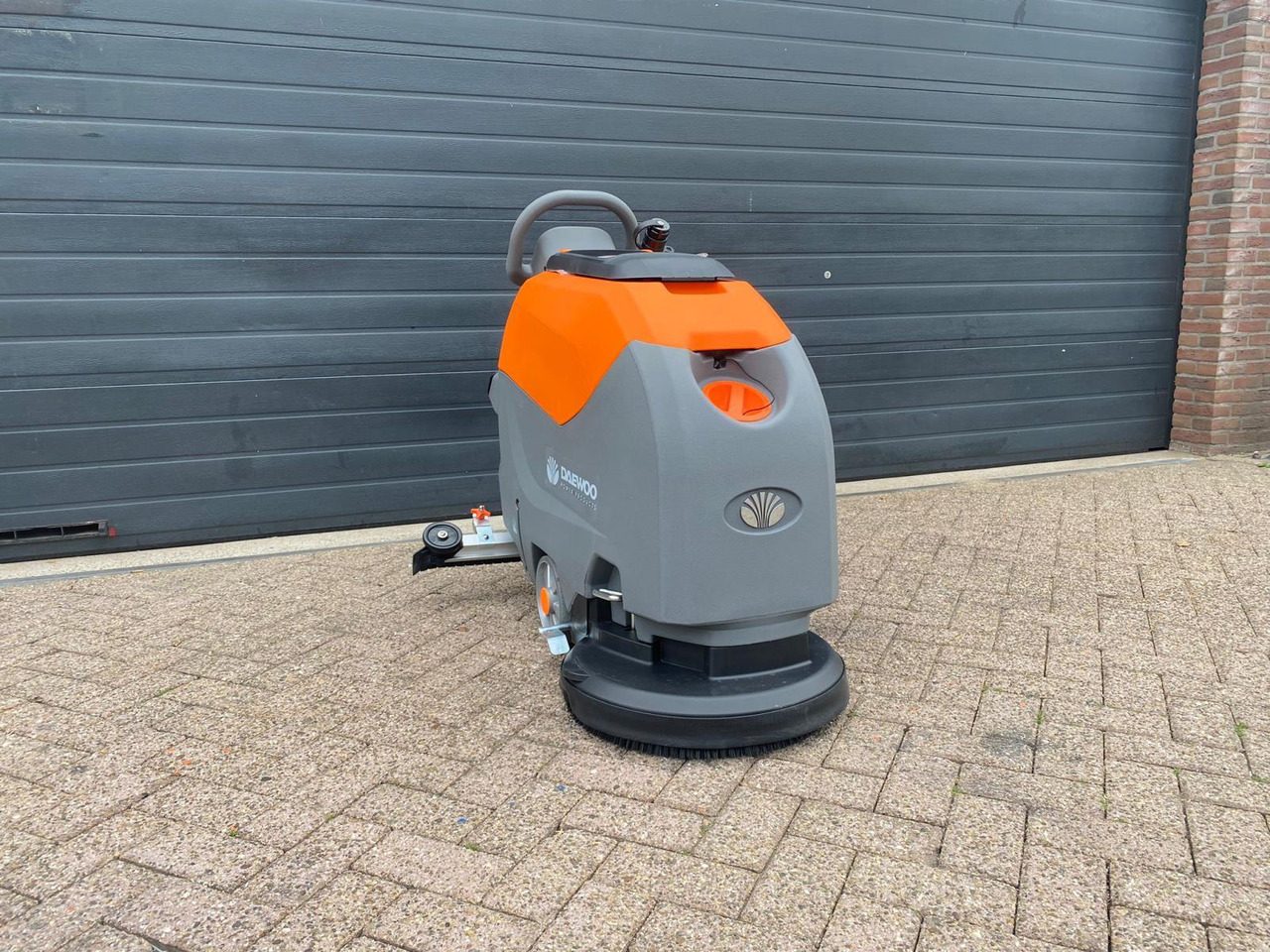 Daewoo DAFL50A Schrobzuigmachine - Cleaning machinery: picture 1 Daewoo DAFL50A Schrobzuigmachine - Cleaning machinery: picture 1