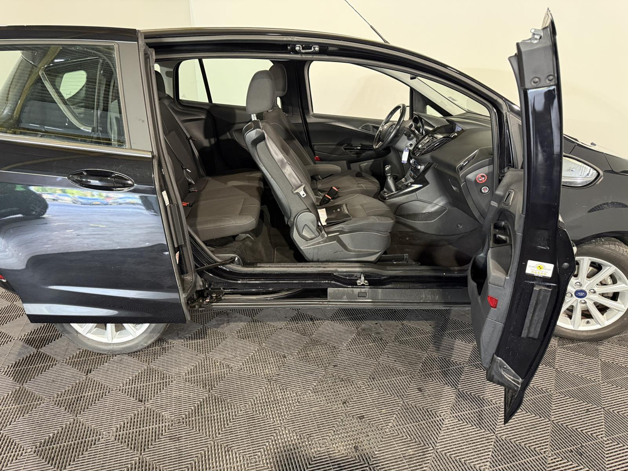 Ford | B-Max | 1.0 EcoBoost Titanium | 2015 | 149.480 km | GV907T | Logisch - Car: picture 4 Ford | B-Max | 1.0 EcoBoost Titanium | 2015 | 149.480 km | GV907T | Logisch - Car: picture 4