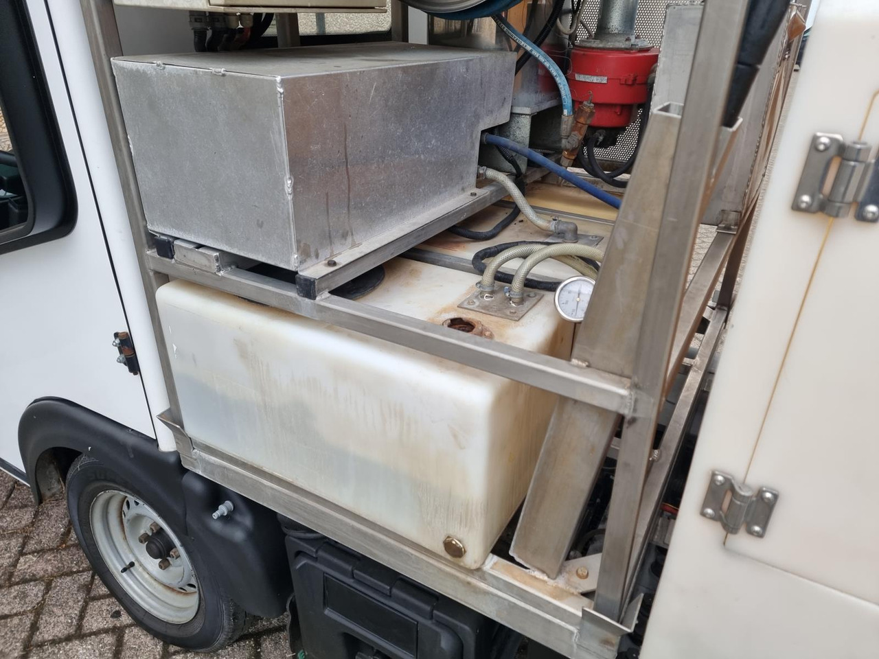 Goupil G3 Kipper met Hogedrukreiniger T-07-BSZ - Golf cart: picture 4 Goupil G3 Kipper met Hogedrukreiniger T-07-BSZ - Golf cart: picture 4