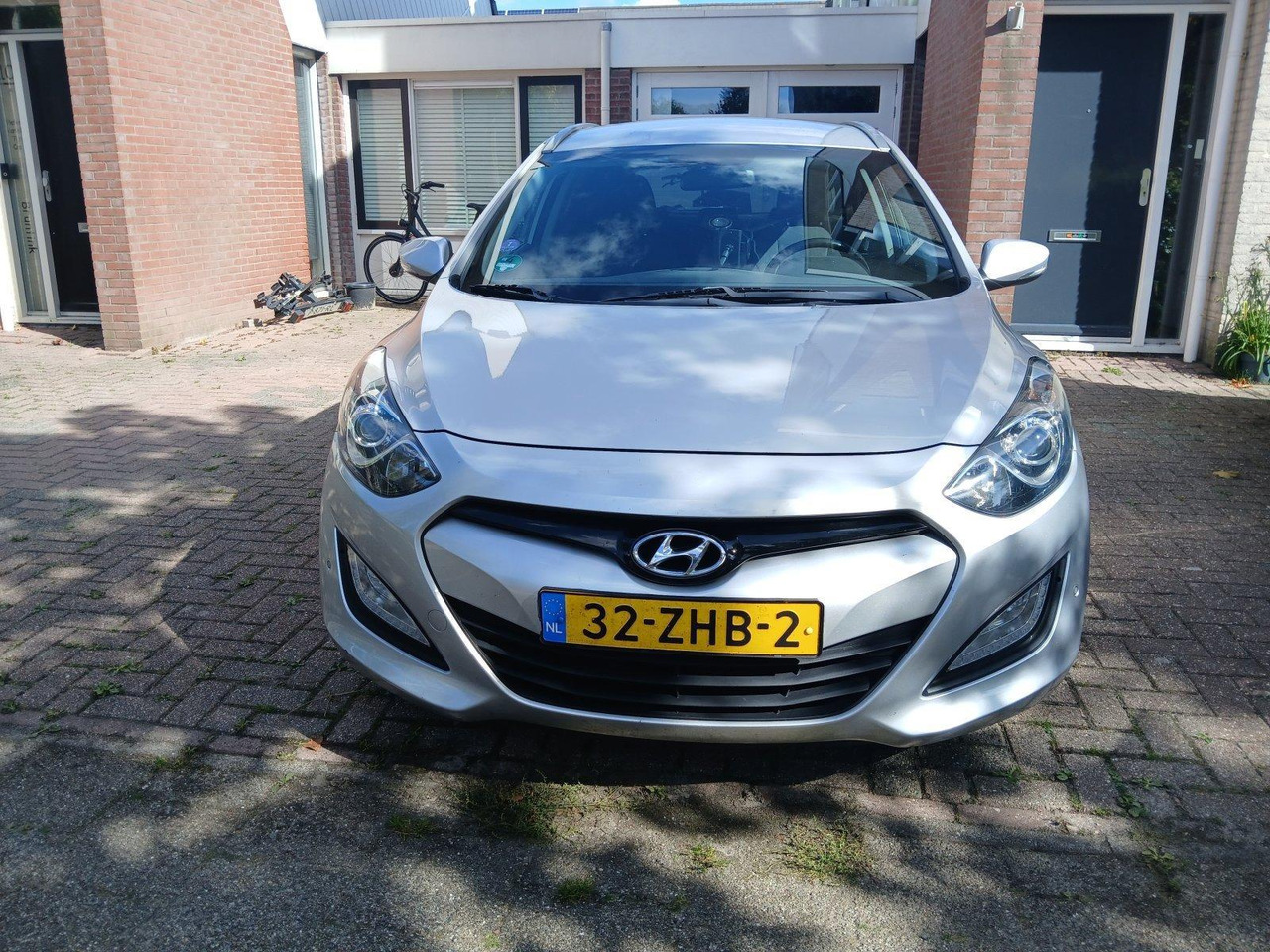 Hyundai | i30 Wagon | 1.6 GDI Business Edition | 2012 | 232.039 km | 32ZHB2 | Logisch - Car: picture 1 Hyundai | i30 Wagon | 1.6 GDI Business Edition | 2012 | 232.039 km | 32ZHB2 | Logisch - Car: picture 1