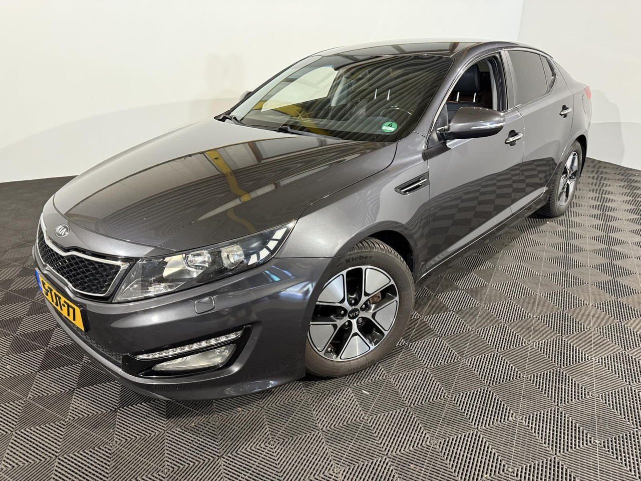 Kia | Optima | 2.0 CVVT Hybrid Super Pack | 2014 | 260.693 km | 5TJT77 | Automaat | Logisch - Sedan: picture 1 Kia | Optima | 2.0 CVVT Hybrid Super Pack | 2014 | 260.693 km | 5TJT77 | Automaat | Logisch - Sedan: picture 1
