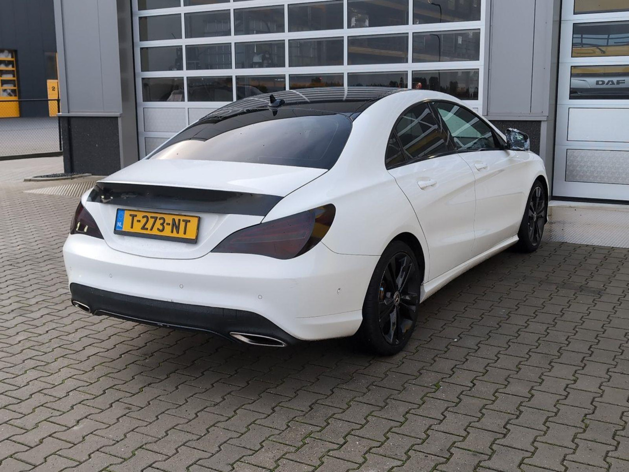 Mercedes-Benz CLA-klasse 180 Prestige | 2018 | 143.327 km | Automaat | T273NT | NAP: Geen oordeel - Sedan: picture 4 Mercedes-Benz CLA-klasse 180 Prestige | 2018 | 143.327 km | Automaat | T273NT | NAP: Geen oordeel - Sedan: picture 4