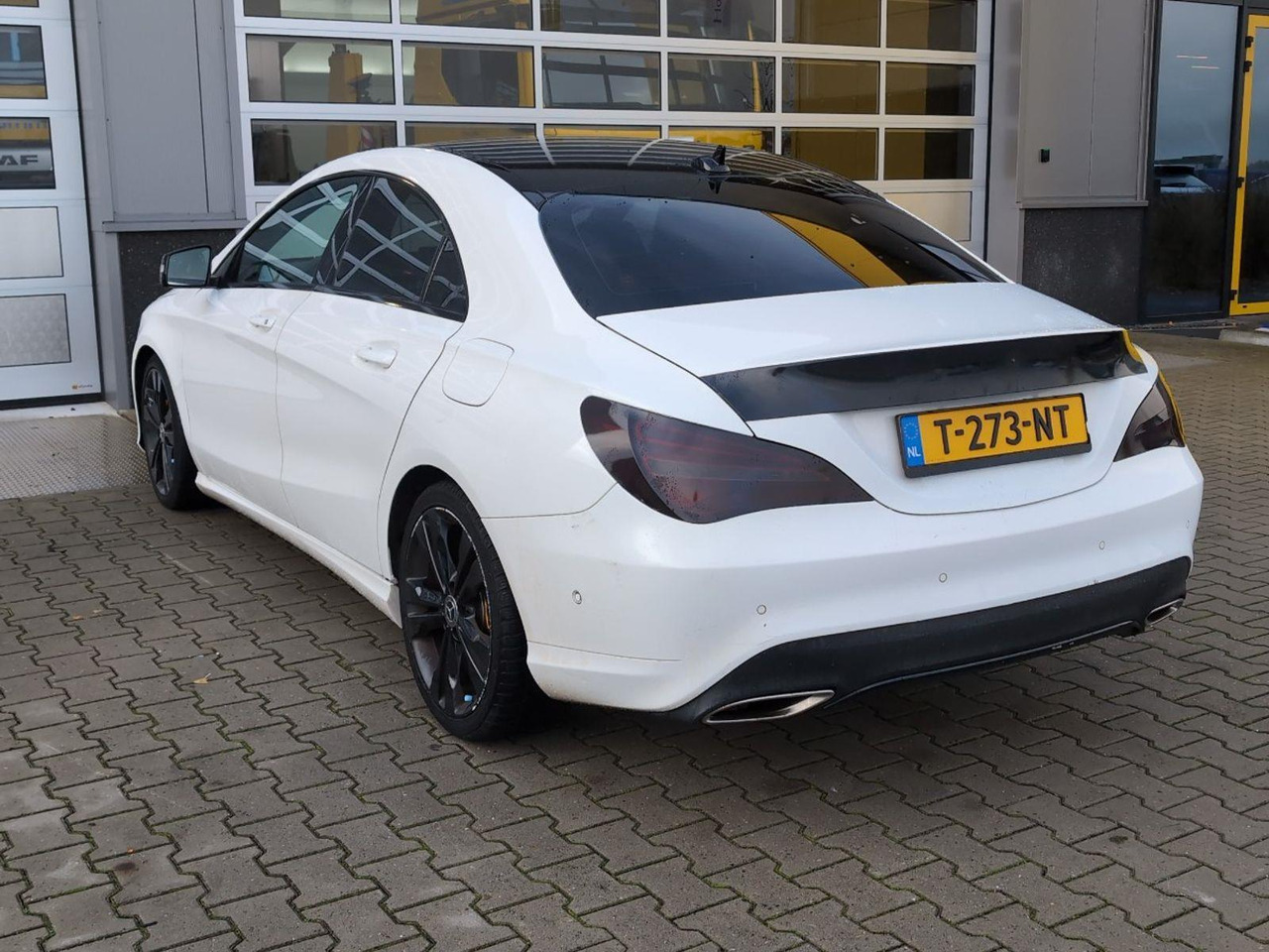 Mercedes-Benz CLA-klasse 180 Prestige | 2018 | 143.327 km | Automaat | T273NT | NAP: Geen oordeel - Sedan: picture 3 Mercedes-Benz CLA-klasse 180 Prestige | 2018 | 143.327 km | Automaat | T273NT | NAP: Geen oordeel - Sedan: picture 3