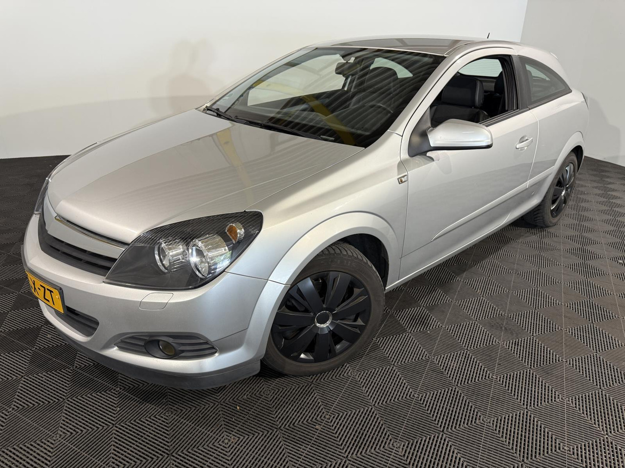 Opel Astra GTC 1.6 Edition | 2006 | 270.729 km | 44-SX-ZT - Hatchback: picture 1 Opel Astra GTC 1.6 Edition | 2006 | 270.729 km | 44-SX-ZT - Hatchback: picture 1