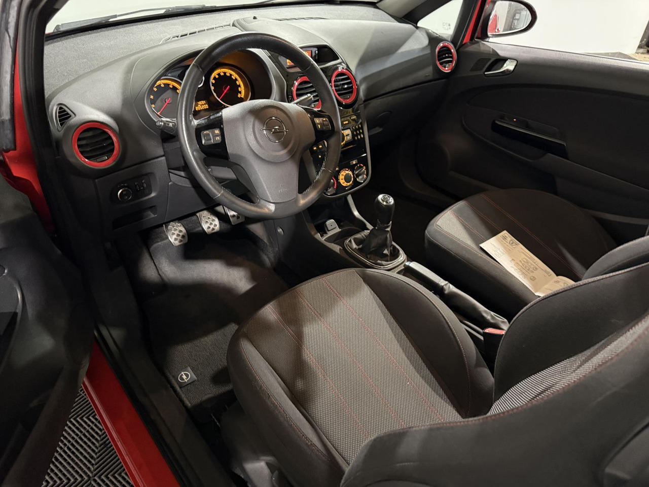 Opel Corsa 1.2-16V Color Edition | 2011 | 205.202 km | 99-RNH-3 - Hatchback: picture 3 Opel Corsa 1.2-16V Color Edition | 2011 | 205.202 km | 99-RNH-3 - Hatchback: picture 3
