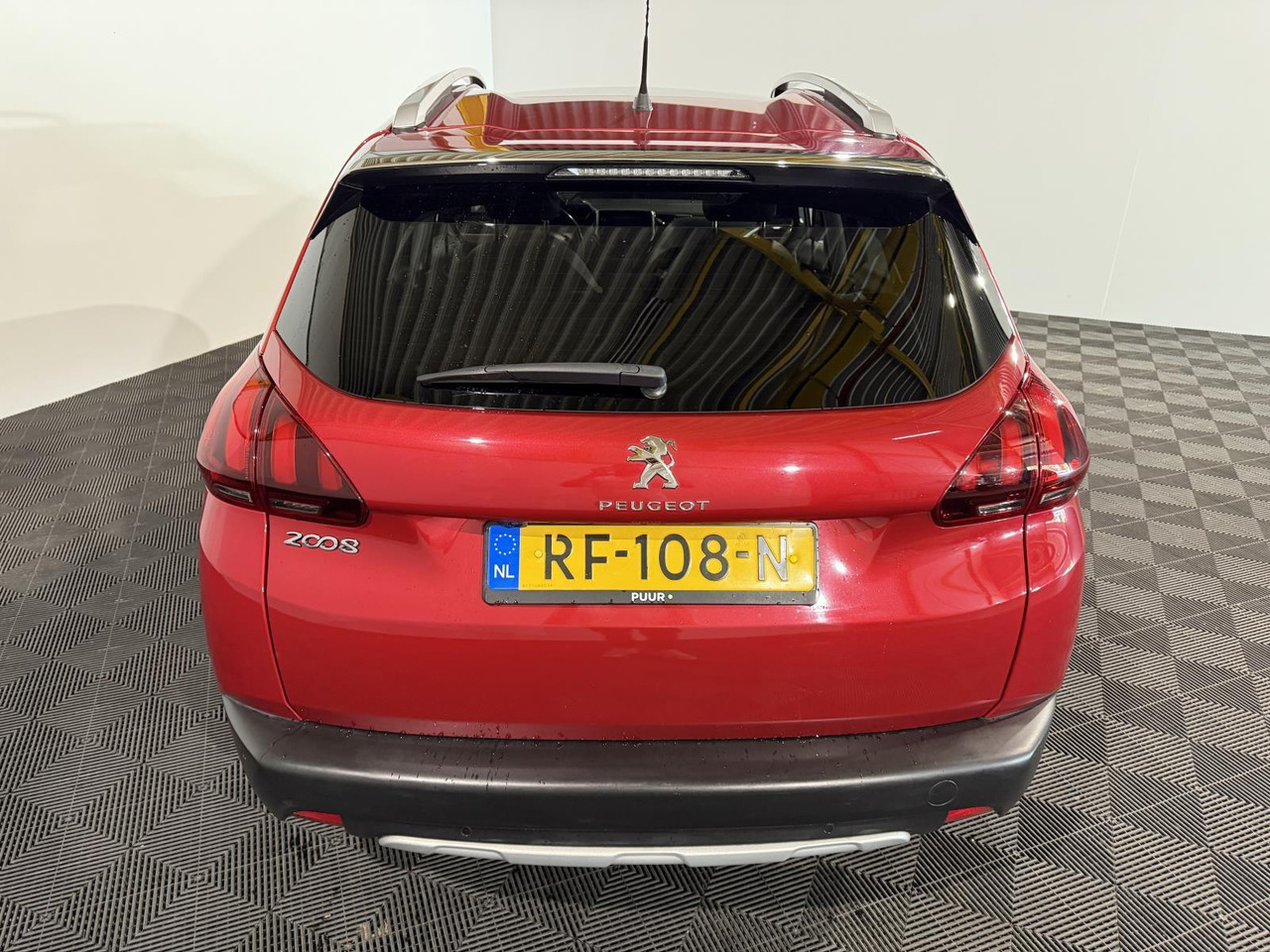 Peugeot 2008 1.2 PureTech Blue Lease Executive RF-108-N 141.645 km - Car: picture 2 Peugeot 2008 1.2 PureTech Blue Lease Executive RF-108-N 141.645 km - Car: picture 2