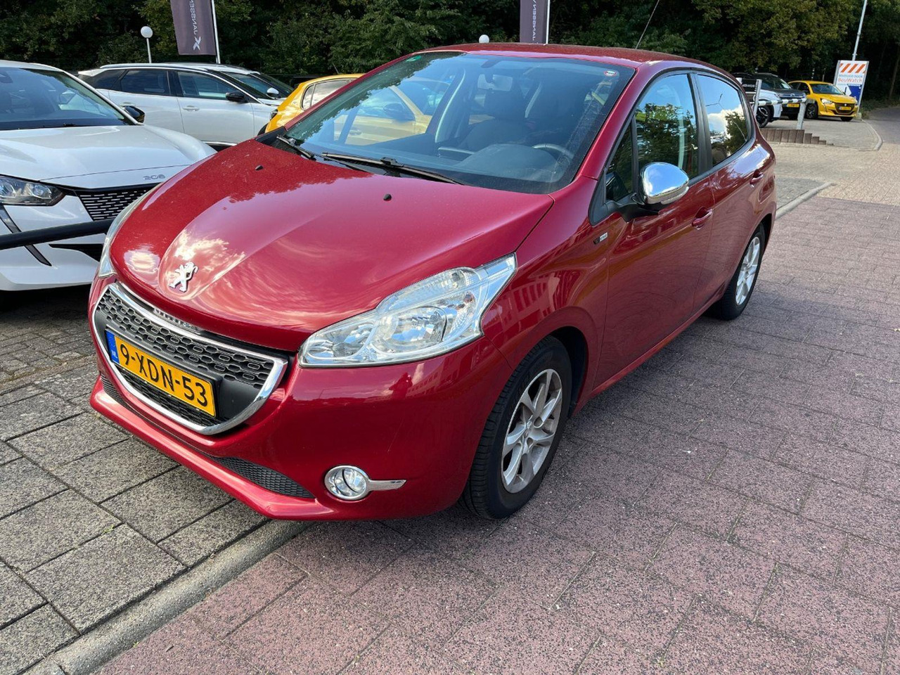 Peugeot 208 1.2 VTi Style | 2014 | 93.815 km | 9XDN53 | NAP: Logisch - Hatchback: picture 1 Peugeot 208 1.2 VTi Style | 2014 | 93.815 km | 9XDN53 | NAP: Logisch - Hatchback: picture 1
