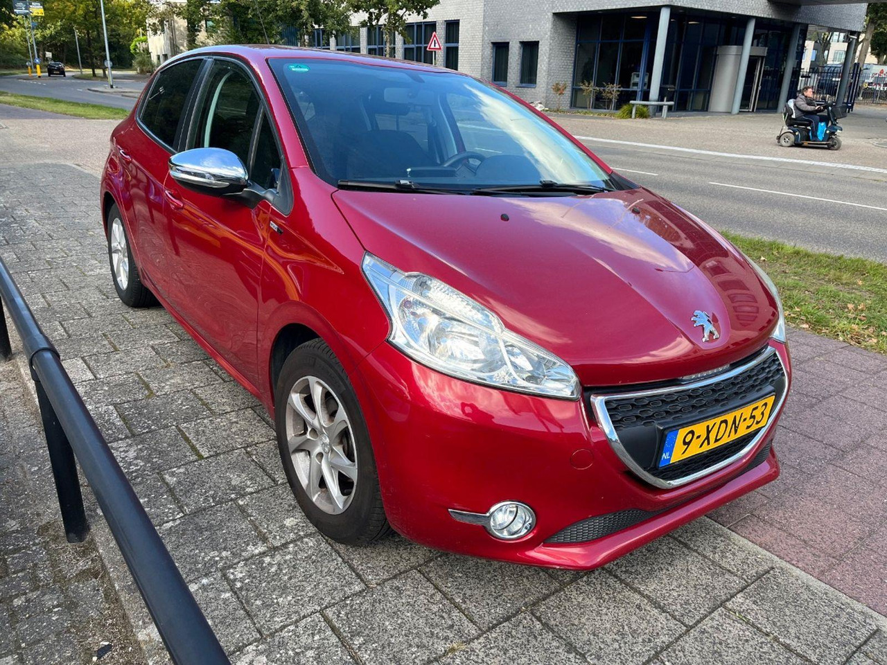 Peugeot 208 1.2 VTi Style | 2014 | 93.815 km | 9XDN53 | NAP: Logisch - Hatchback: picture 2 Peugeot 208 1.2 VTi Style | 2014 | 93.815 km | 9XDN53 | NAP: Logisch - Hatchback: picture 2