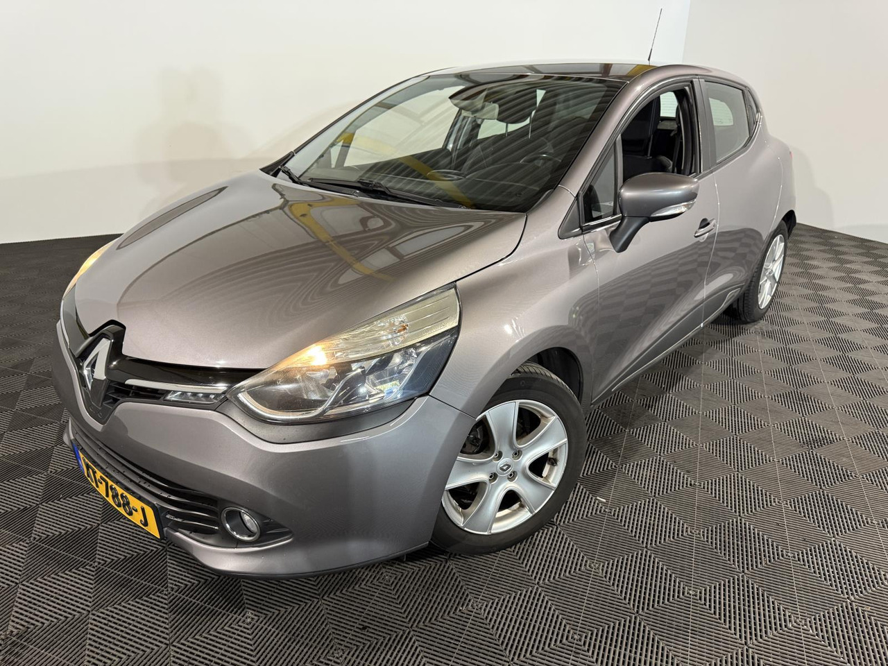 Renault | Clio | 0.9 TCe Dynamique | 2016 | 192.462 km | XT788J | Geen oordeel - Hatchback: picture 1 Renault | Clio | 0.9 TCe Dynamique | 2016 | 192.462 km | XT788J | Geen oordeel - Hatchback: picture 1