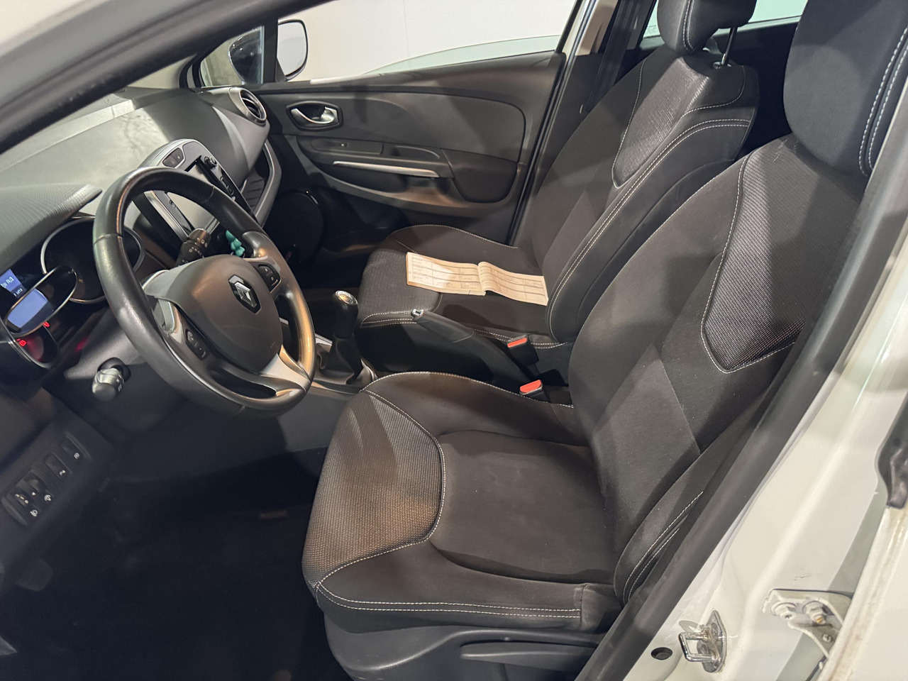 Renault Clio 0.9 TCe ECO Night&Day | 2015 | 170.065 km | HD-254 T - Hatchback: picture 3 Renault Clio 0.9 TCe ECO Night&Day | 2015 | 170.065 km | HD-254 T - Hatchback: picture 3