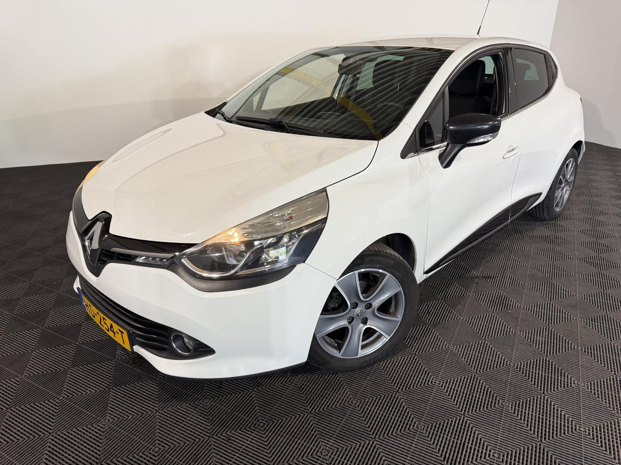 Renault Clio 0.9 TCe ECO Night&Day | 2015 | 170.065 km | HD-254 T - Hatchback: picture 1 Renault Clio 0.9 TCe ECO Night&Day | 2015 | 170.065 km | HD-254 T - Hatchback: picture 1