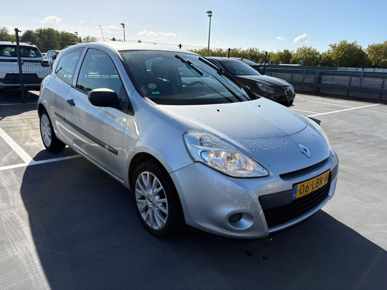 Renault Clio 1.2 TCe Special Line | 2010 | 130.181 km | 06LBK6 | NAP: Logisch - Hatchback: picture 2 Renault Clio 1.2 TCe Special Line | 2010 | 130.181 km | 06LBK6 | NAP: Logisch - Hatchback: picture 2