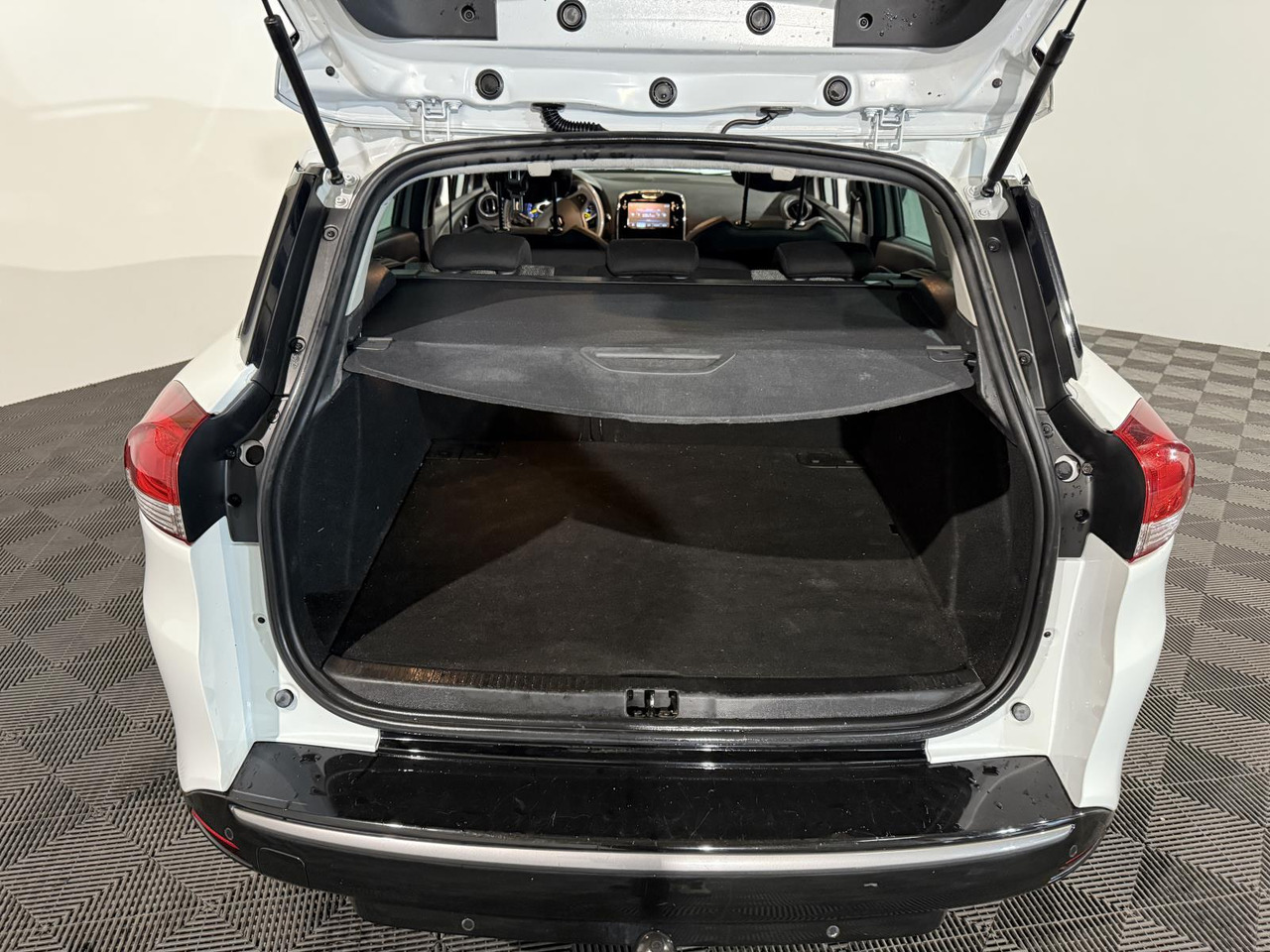 Renault | Clio Estate | 0.9 TCe Night&Day | 2014 | 176.858 km | 3ZBH50 | Logisch - Car: picture 2 Renault | Clio Estate | 0.9 TCe Night&Day | 2014 | 176.858 km | 3ZBH50 | Logisch - Car: picture 2