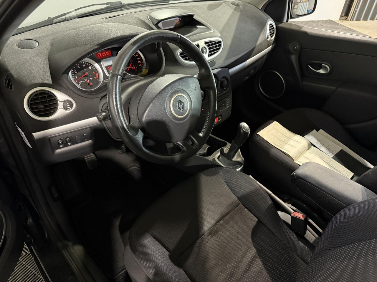 Renault | Clio Estate | 1.2-16V Special Line | 2009 | 172.146 km | XL223S | Geen oordeel - Car: picture 5 Renault | Clio Estate | 1.2-16V Special Line | 2009 | 172.146 km | XL223S | Geen oordeel - Car: picture 5