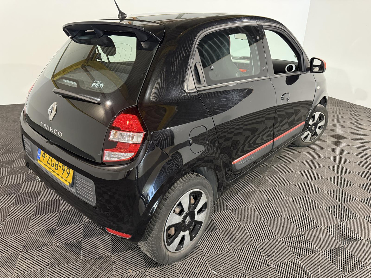 Renault | Twingo | 1.0 SCe Expression | 2015 | 226.056 km | 4ZGB99 | Logisch - Hatchback: picture 4 Renault | Twingo | 1.0 SCe Expression | 2015 | 226.056 km | 4ZGB99 | Logisch - Hatchback: picture 4