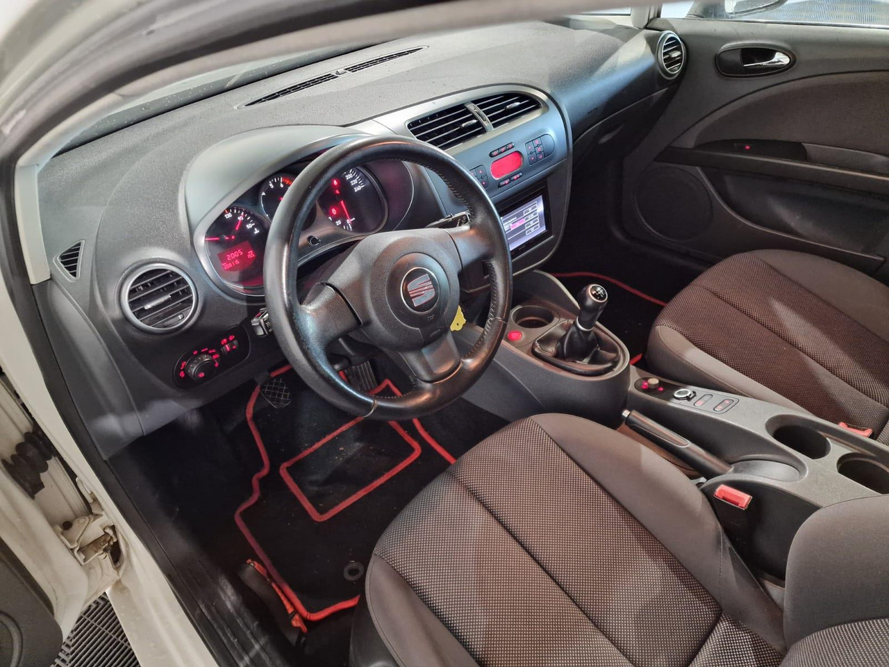Car SEAT Leon 1.4 TSI Business Style 75-HLG-8 268.116 km: picture 6