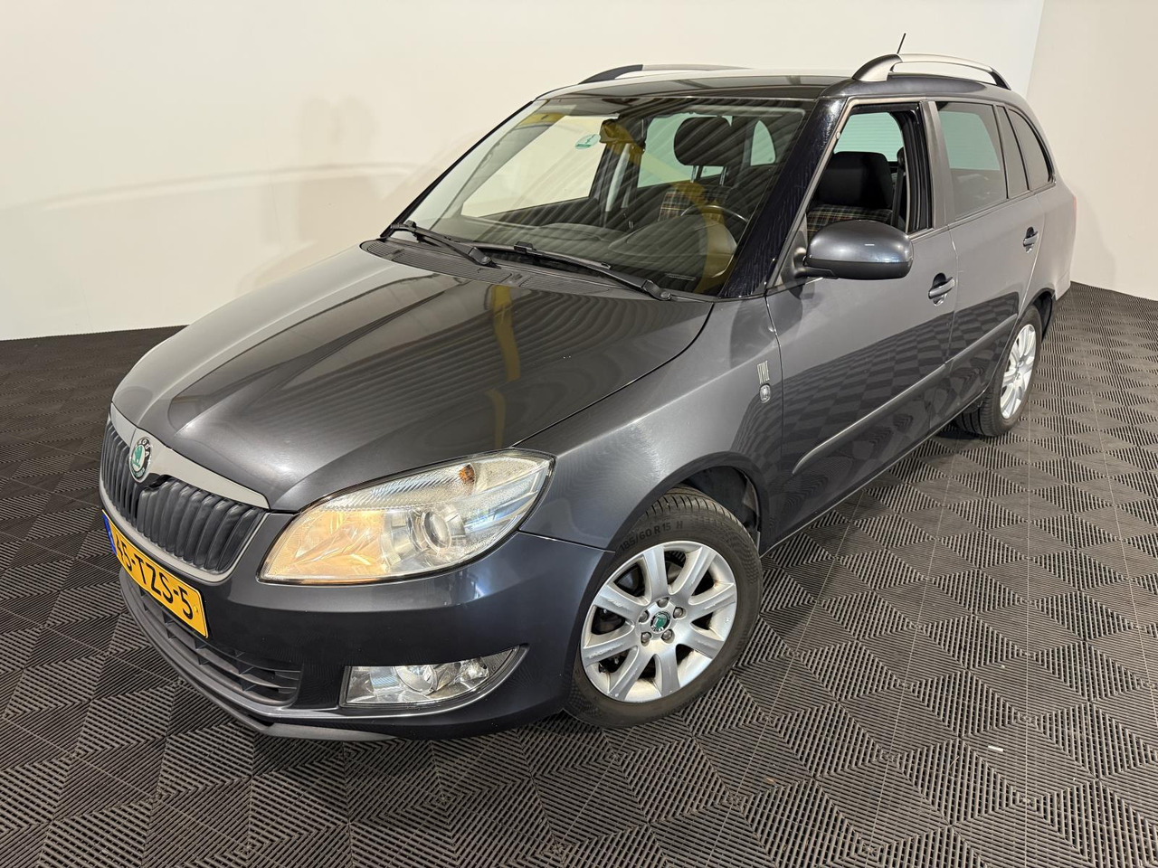 Skoda | Fabia Combi | 1.2 TSI Style | 2012 | 178.890 km | 45TZS5 | Logisch - Car: picture 1 Skoda | Fabia Combi | 1.2 TSI Style | 2012 | 178.890 km | 45TZS5 | Logisch - Car: picture 1