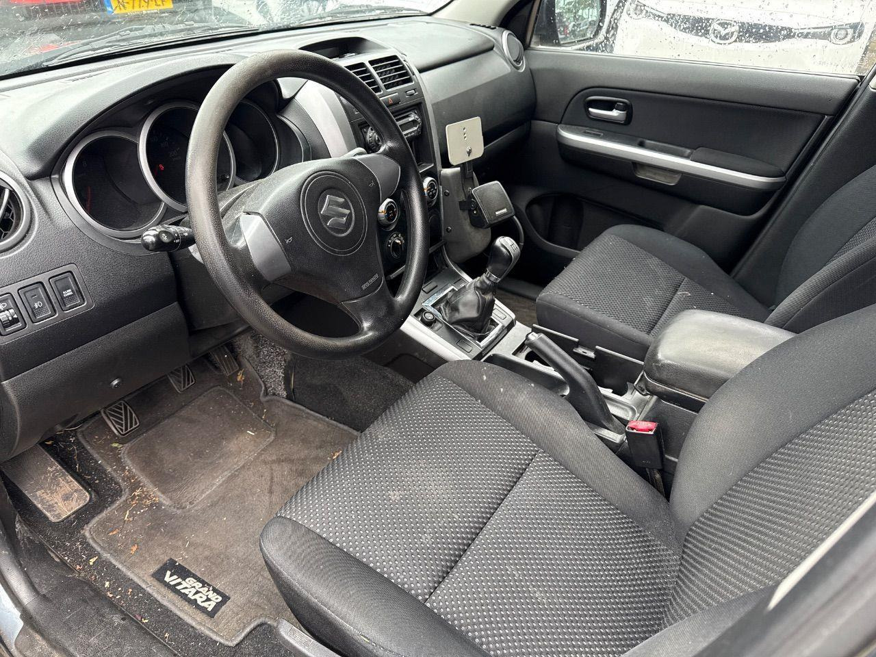 Suzuki Grand Vitara 2.0 - 16V JLX | 2006 | 212.917 km | 99SKPZ | NAP: Logisch - SUV: picture 5 Suzuki Grand Vitara 2.0 - 16V JLX | 2006 | 212.917 km | 99SKPZ | NAP: Logisch - SUV: picture 5