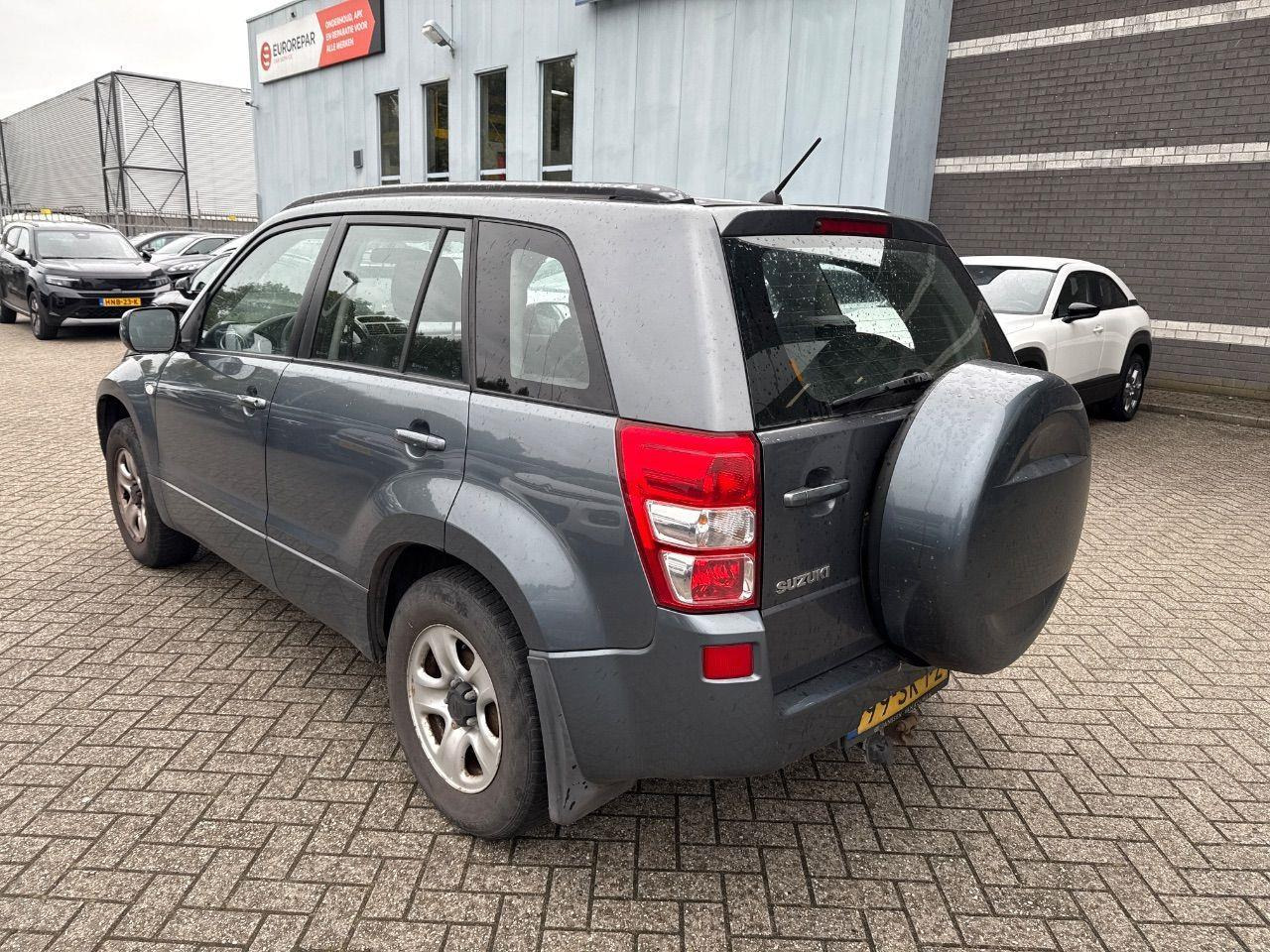 Suzuki Grand Vitara 2.0 - 16V JLX | 2006 | 212.917 km | 99SKPZ | NAP: Logisch - SUV: picture 3 Suzuki Grand Vitara 2.0 - 16V JLX | 2006 | 212.917 km | 99SKPZ | NAP: Logisch - SUV: picture 3