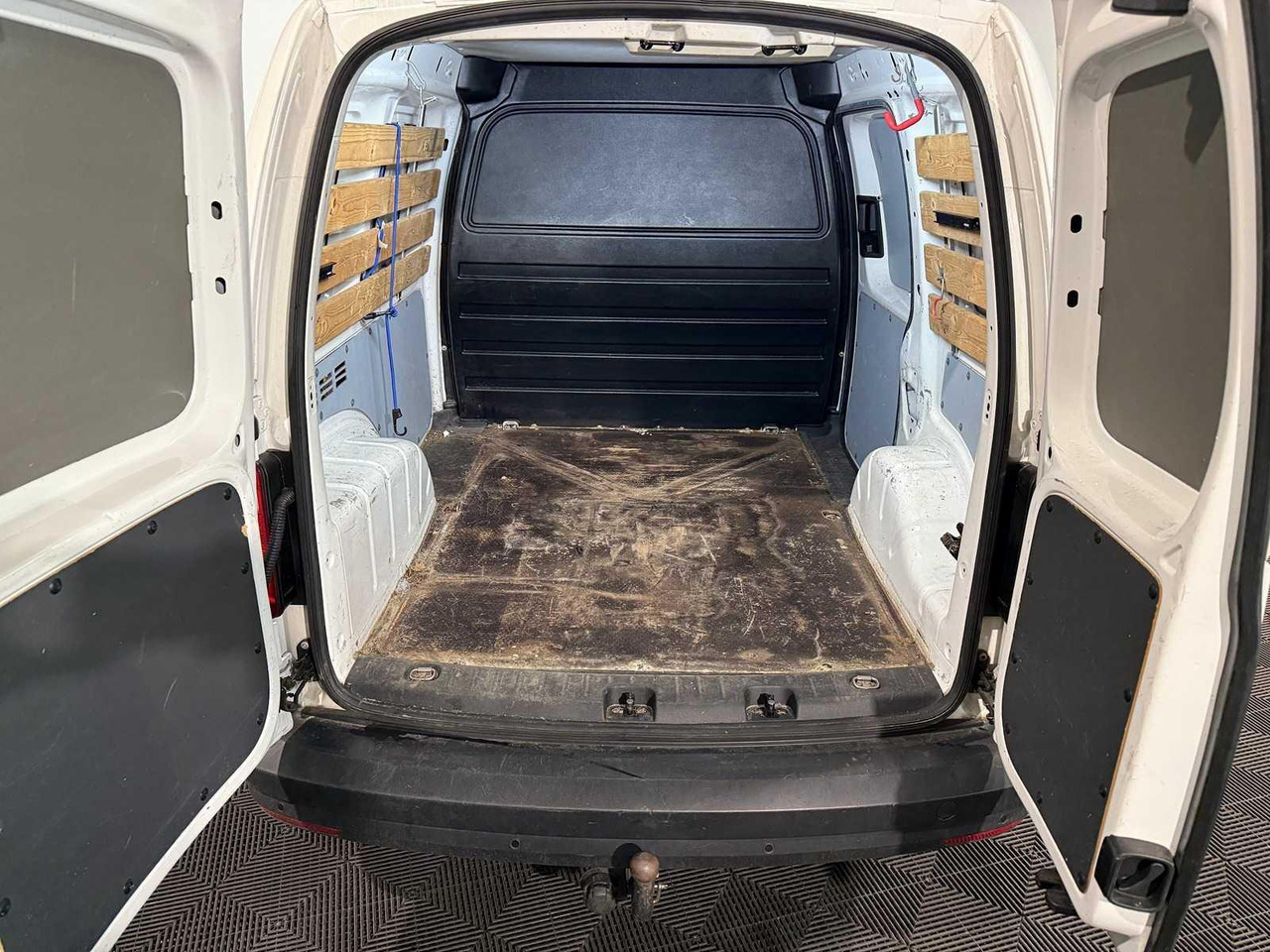 Volkswagen Caddy 2.0 TDI L1H1 BMT Comfortline VZ-140-J 169.307 km - Small van: picture 3 Volkswagen Caddy 2.0 TDI L1H1 BMT Comfortline VZ-140-J 169.307 km - Small van: picture 3