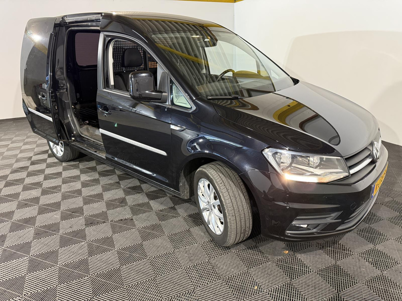 Volkswagen | Caddy | 2.0 TDI L1H1 BMT Highline | 2016 | 164.766 km | V076BG | Logisch - Small van: picture 4 Volkswagen | Caddy | 2.0 TDI L1H1 BMT Highline | 2016 | 164.766 km | V076BG | Logisch - Small van: picture 4