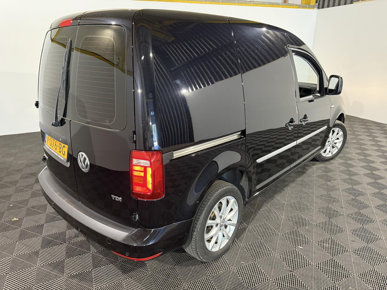Volkswagen | Caddy | 2.0 TDI L1H1 BMT Highline | 2016 | 164.766 km | V076BG | Logisch - Small van: picture 2 Volkswagen | Caddy | 2.0 TDI L1H1 BMT Highline | 2016 | 164.766 km | V076BG | Logisch - Small van: picture 2