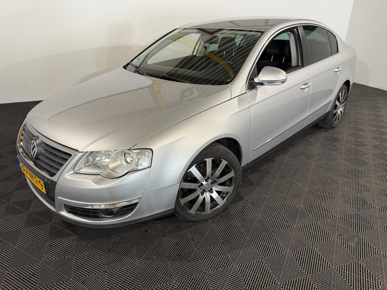 Volkswagen Passat 1.8 TFSI Comfortline 80-HKF-9 199.375 km - Car: picture 1 Volkswagen Passat 1.8 TFSI Comfortline 80-HKF-9 199.375 km - Car: picture 1